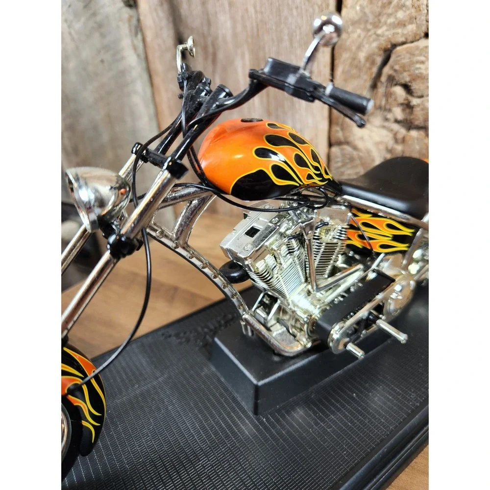 Muscle Machines West Coast Choppers Diecast Motorcycle Black Orange Flames 1:18
